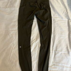 Lulu lemon olive green cropped leggings with pockets